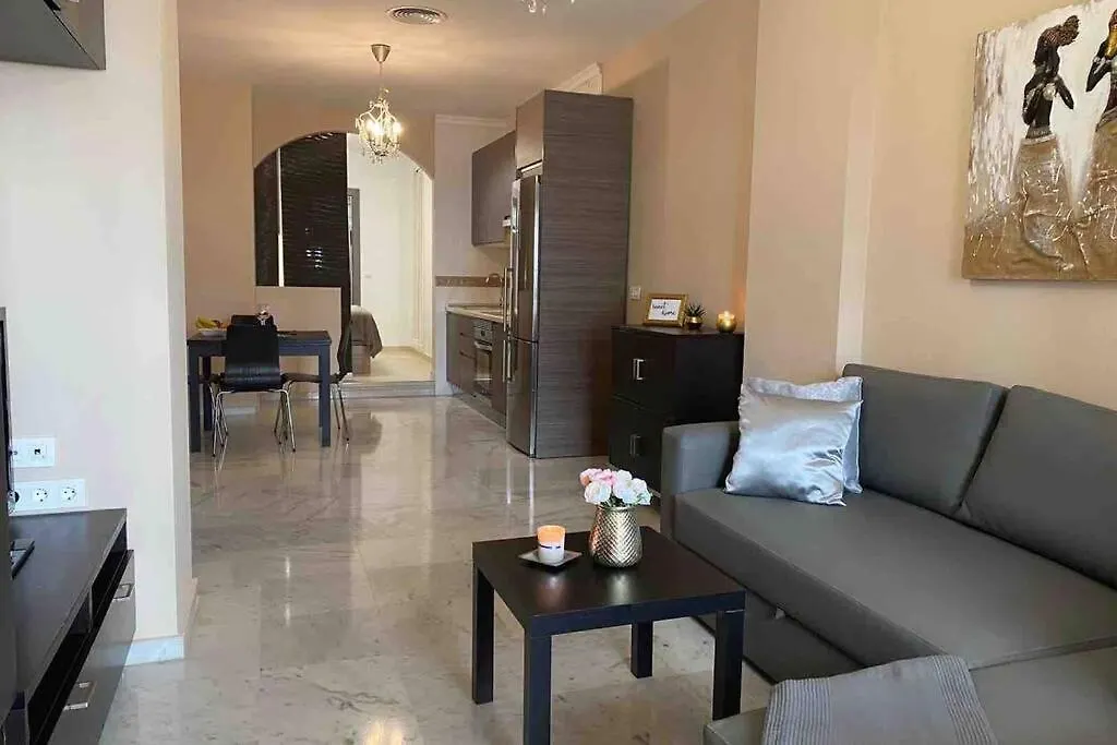 Apartment In 1St Line Beach 푸엔히롤라