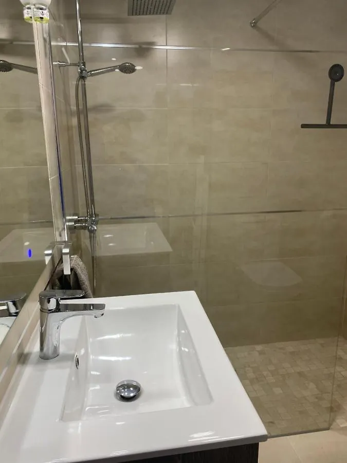 Apartment In 1St Line Beach 푸엔히롤라
