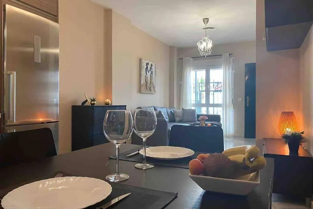 Apartment In 1St Line Beach 푸엔히롤라