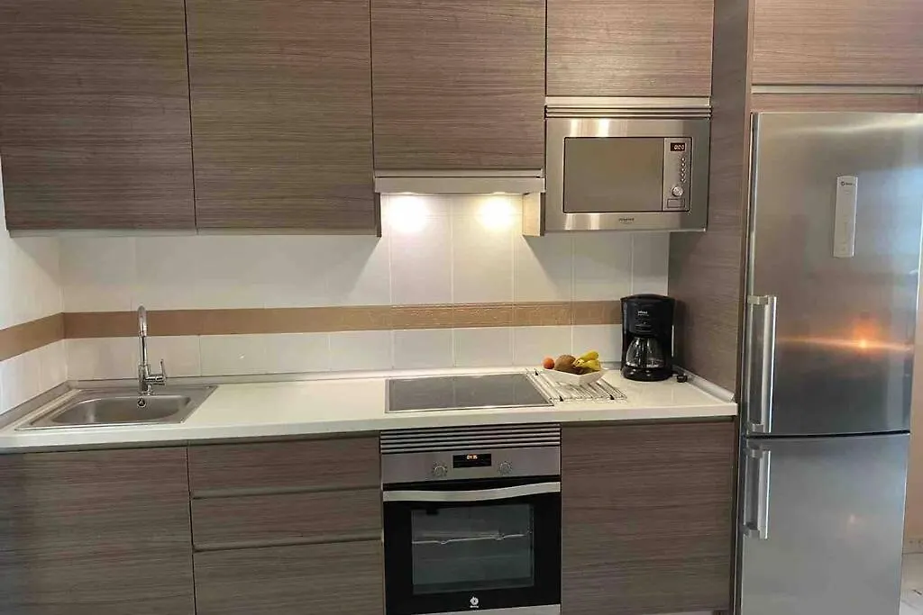 Apartment In 1St Line Beach 푸엔히롤라