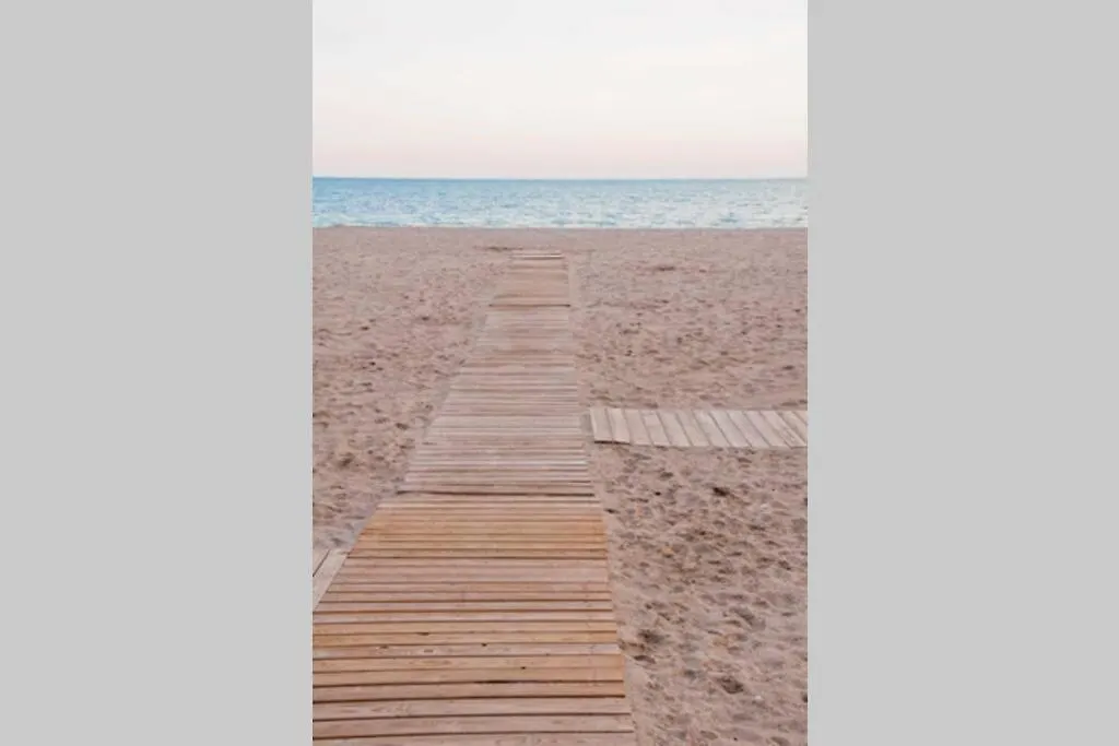 Apartment In 1St Line Beach 푸엔히롤라 0*,  스페인