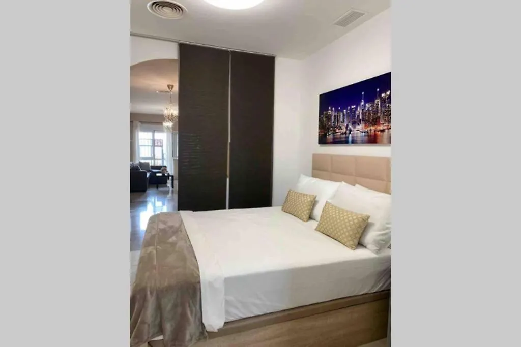 Apartment In 1St Line Beach 푸엔히롤라 0*,
