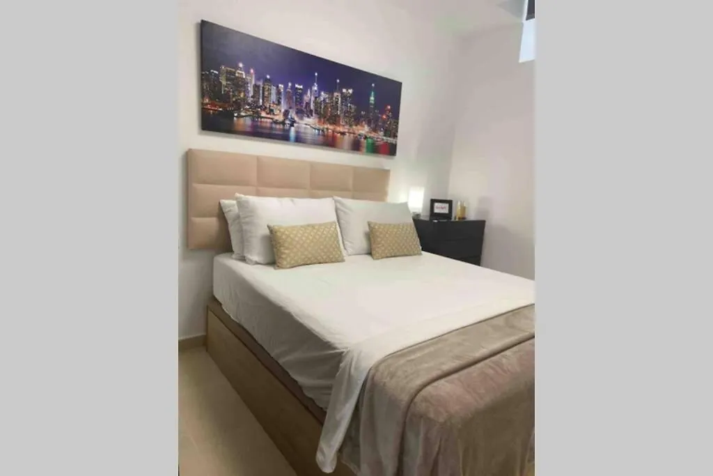 Apartment In 1St Line Beach 푸엔히롤라