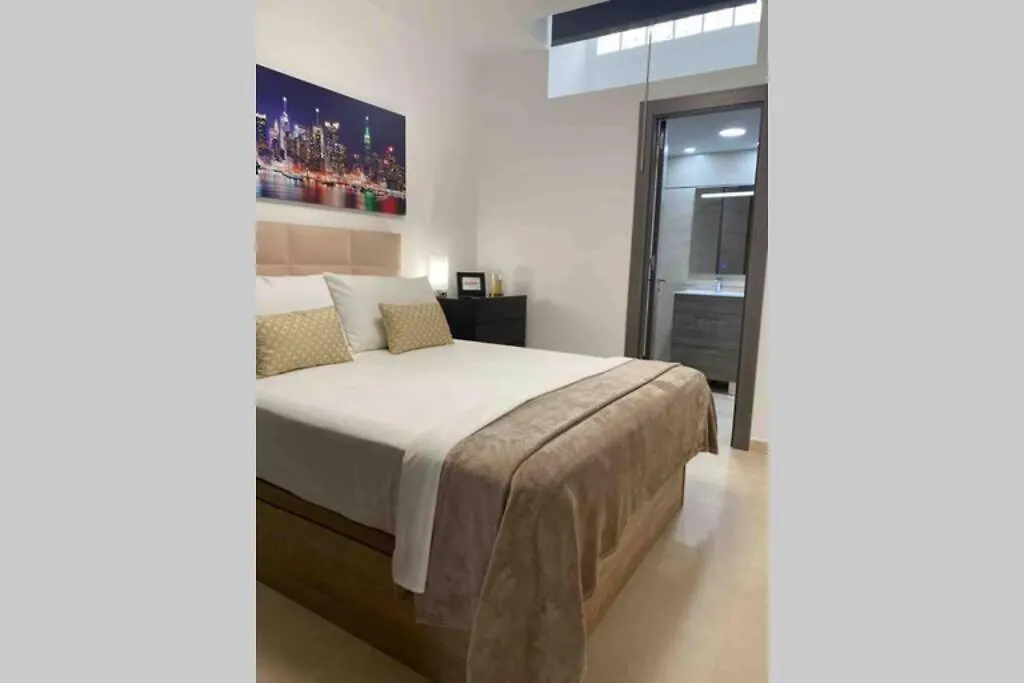 Apartment In 1St Line Beach 푸엔히롤라