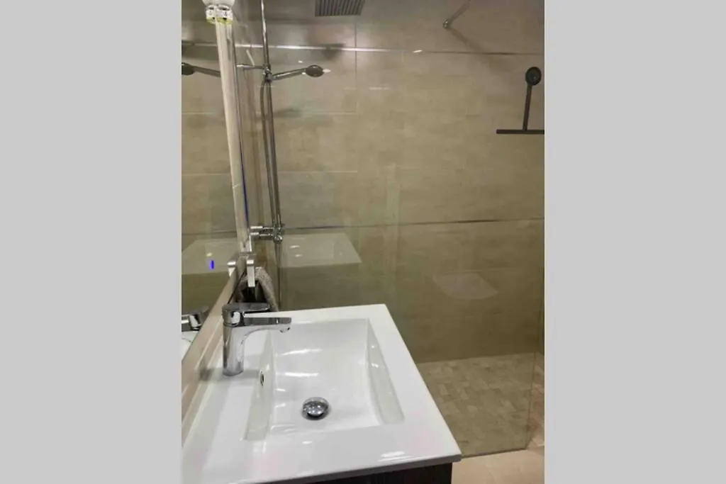 Apartment In 1St Line Beach 푸엔히롤라