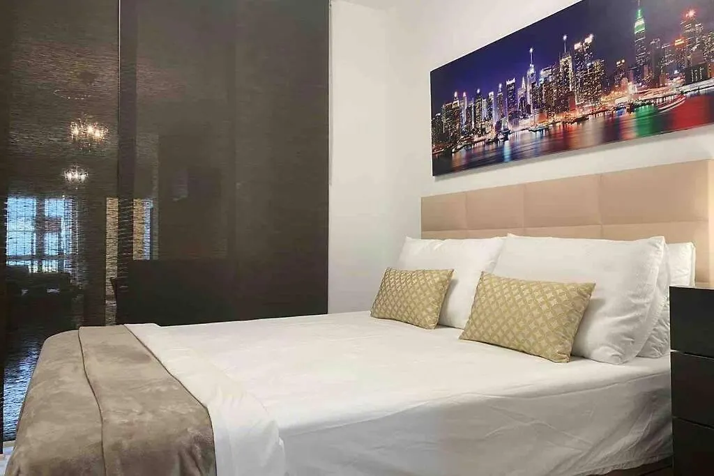 Apartment In 1St Line Beach 푸엔히롤라 0*,  스페인