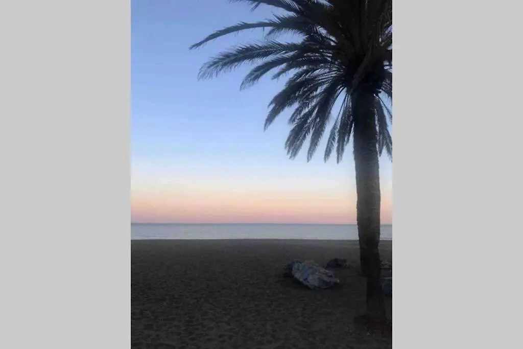 Apartment In 1St Line Beach 푸엔히롤라