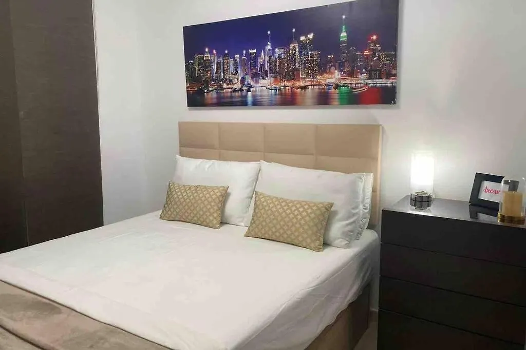 Apartment In 1St Line Beach 푸엔히롤라