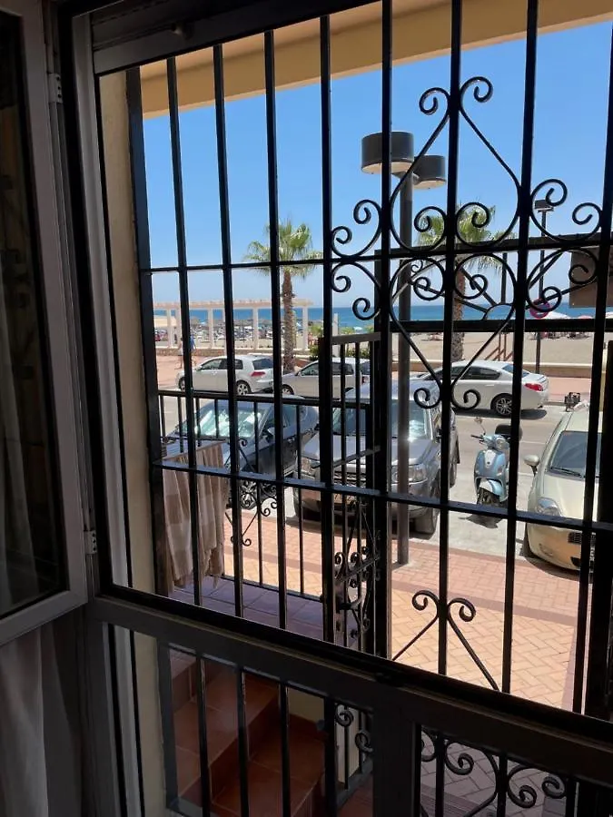 Apartment In 1St Line Beach 푸엔히롤라